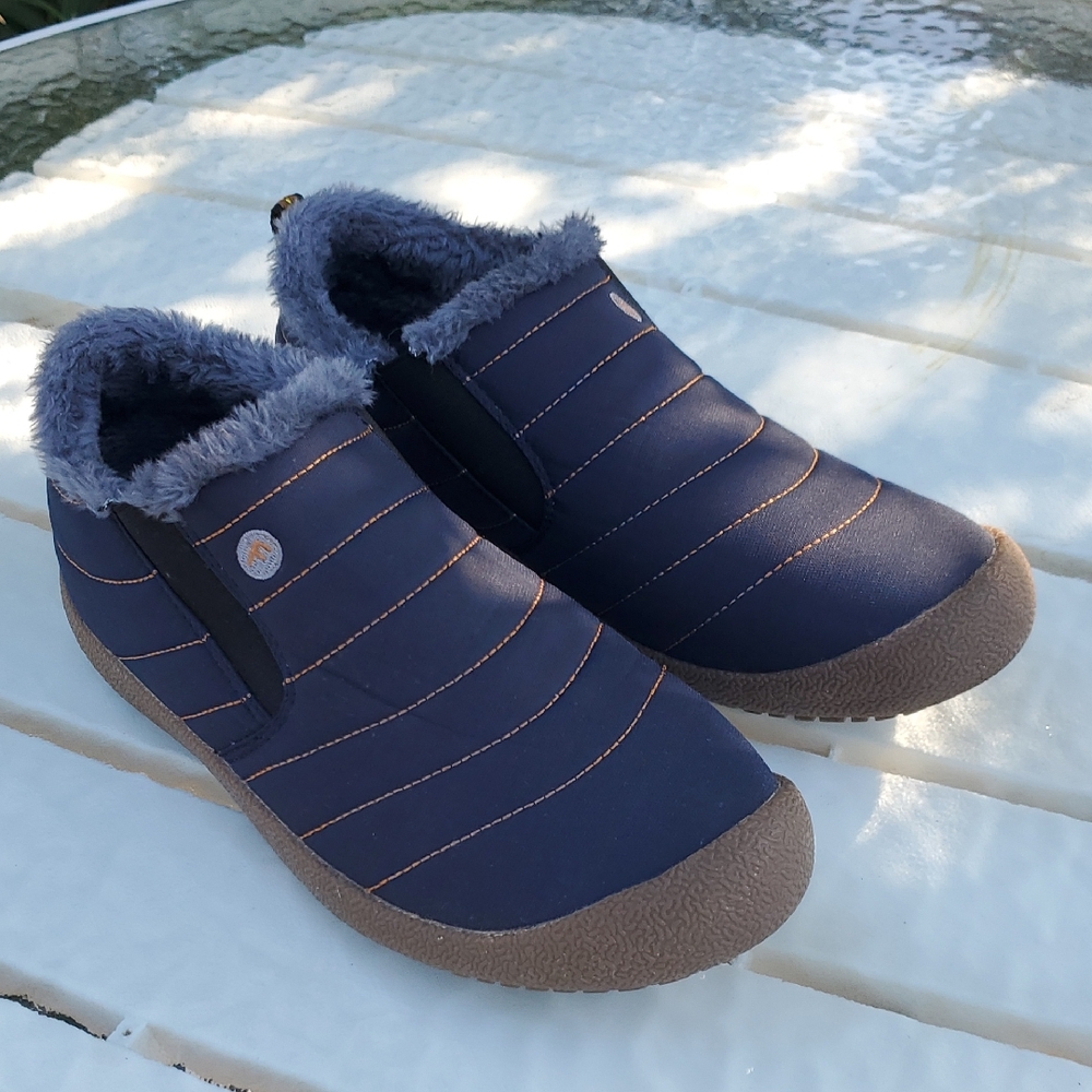 Cerythrina Faux Fur Low Women's Shoe. Navy Blue Size 42 Women's US 9.5-10. GUC